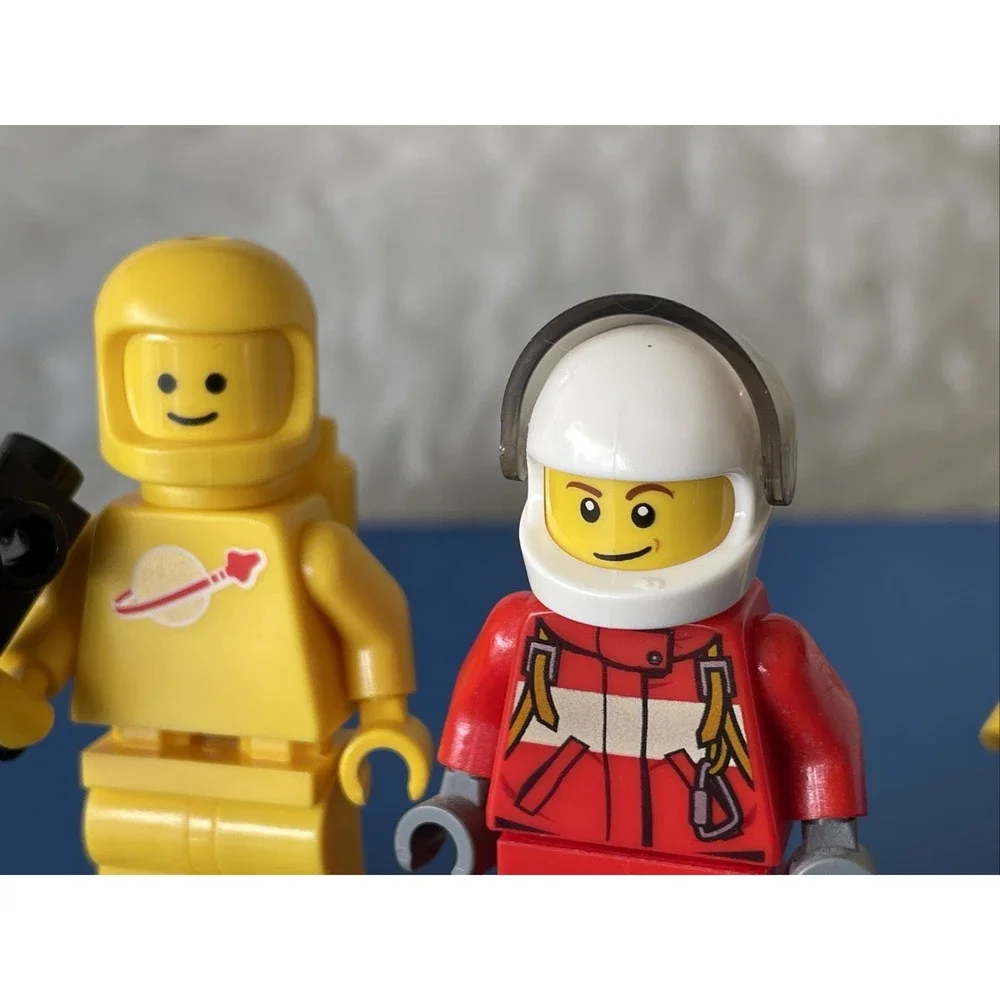 Lego Minifigures Lot of 4! Vintage Spaceman, Fire Pilot, Town‎ Woman, Bear Cub!!